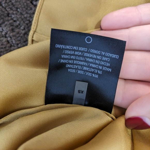 Elie Tahari silk blouse size xs EUC! beautiful mustard color - Picture 3 of 6